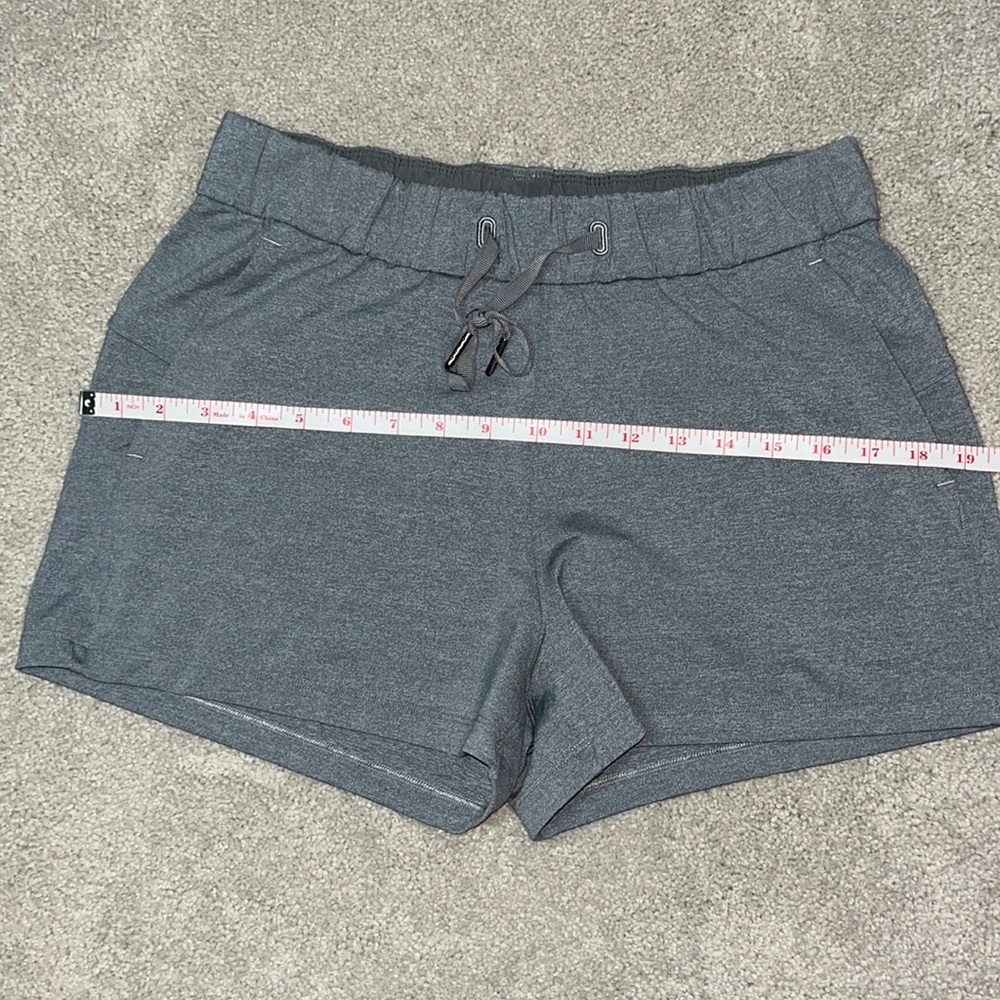 Lulu sport shorts size 6